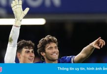 Chelsea vào tứ kết League Cup sau loạt luân lưu