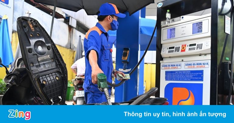 Giá xăng tăng lên mức 24.330 đồng/lít, cao nhất 7 năm