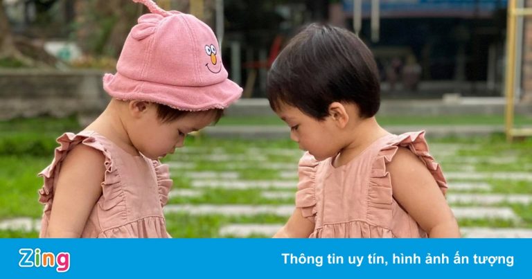 Phụ huynh tìm người trông trẻ trong dịch