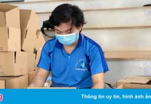 Trường đại học ở TP.HCM gửi tặng giáo trình đến tận nhà tân sinh viên