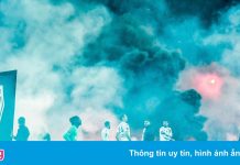 CĐV Saint-Etienne ném pháo sáng không cho đội nhà thi đấu