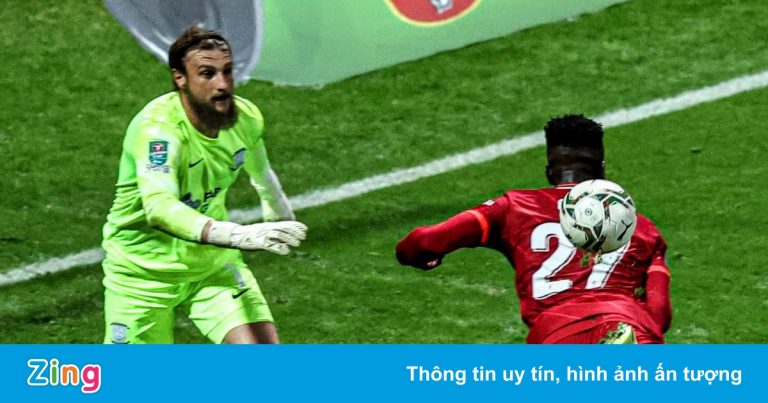 Origi ghi bàn kiểu bọ cạp cho Liverpool