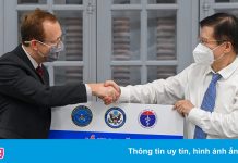 Việt Nam tiếp nhận 77 tủ âm sâu bảo quản vaccine từ Mỹ
