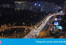 Hai cây cầu huyết mạch ở Hà Nội tắc dài trong chiều mưa lạnh