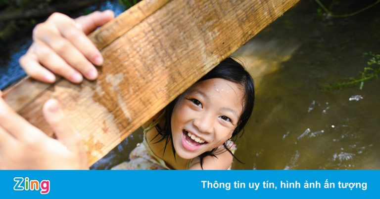 Ngày chưa đến trường của những đứa trẻ theo bố mẹ về quê