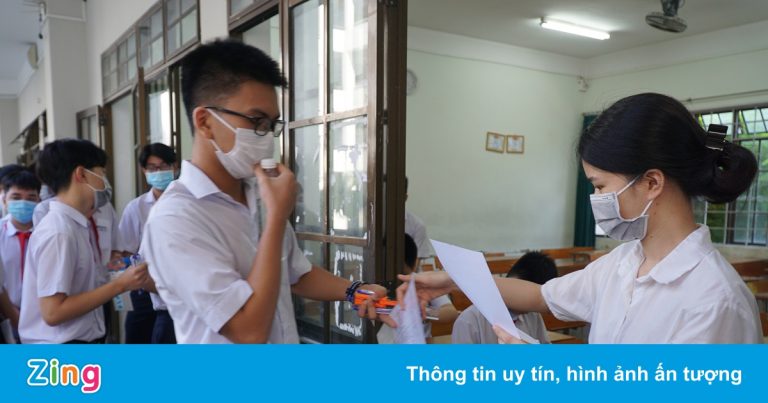 Học sinh Đà Nẵng được tiêm vaccine để học tập trung