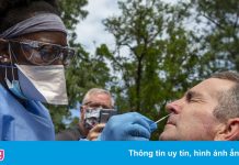 Thống đốc Virginia tiết lộ triệu chứng Covid-19 kéo dài