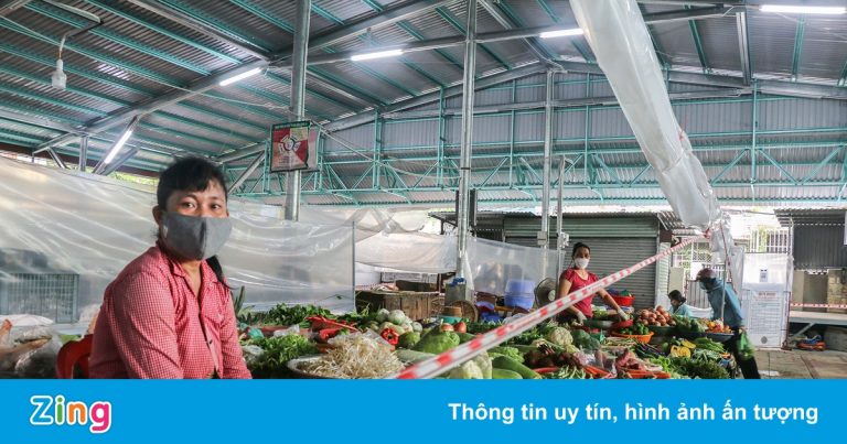 Tiểu thương chợ truyền thống ở Nha Trang than khó khi mở bán lại