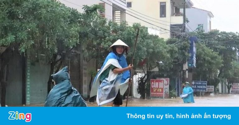 Hàng nghìn ngôi nhà ở miền Trung bị ngập, học sinh nghỉ học do mưa lũ