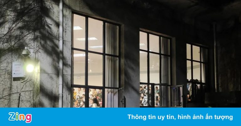 Sinh viên chen chúc trong khóa học về tình yêu ở ĐH Vũ Hán