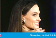 Angelina Jolie gặp sự cố với tóc giả