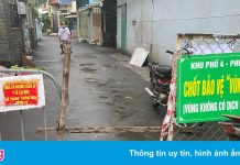 Hẻm ở quận Bình Thạnh vẫn còn rào chắn