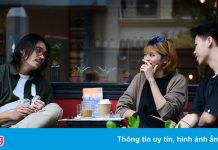 Quán cà phê ở Hà Nội đông nghịt khách ngày mở bán tại chỗ
