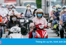 Xe cộ nối đuôi trên đường ngày đầu TP.HCM nới lỏng giãn cách