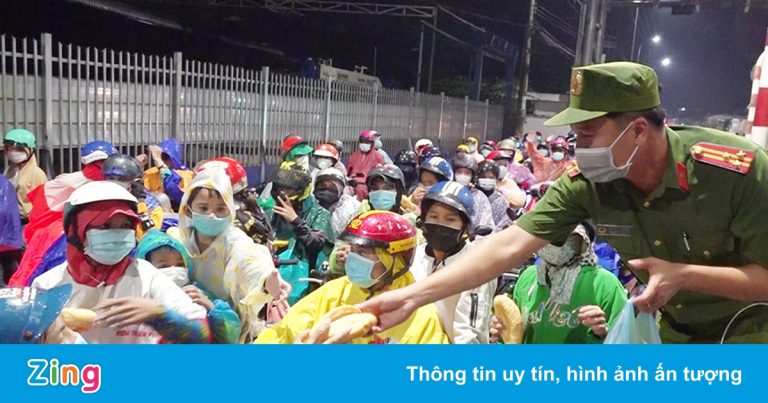 An Giang ‘vỡ trận’ vì trên 3.000 người chạy xe máy về quê