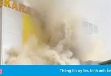 Cháy quán karaoke ở TP.HCM, cảnh sát điều xe thang dập lửa