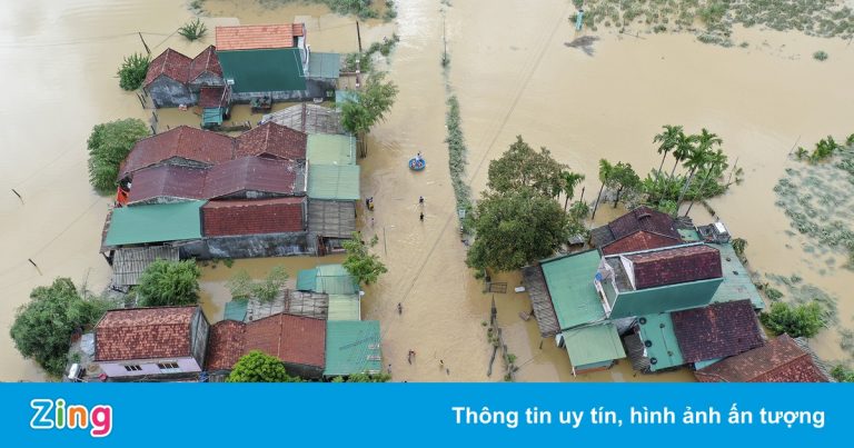 Quảng Ngãi sơ tán hàng nghìn người đến nơi tránh lũ