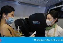 Khách đi máy bay vẫn phải kê khai thông tin trên giấy