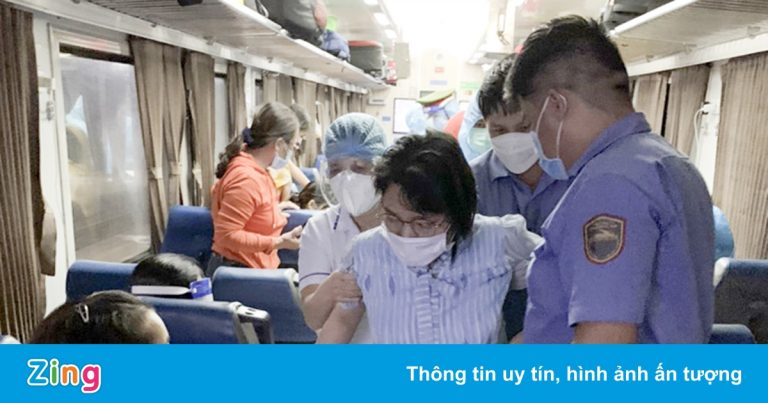 Hai sản phụ chuyển dạ trên chuyến tàu nghĩa tình