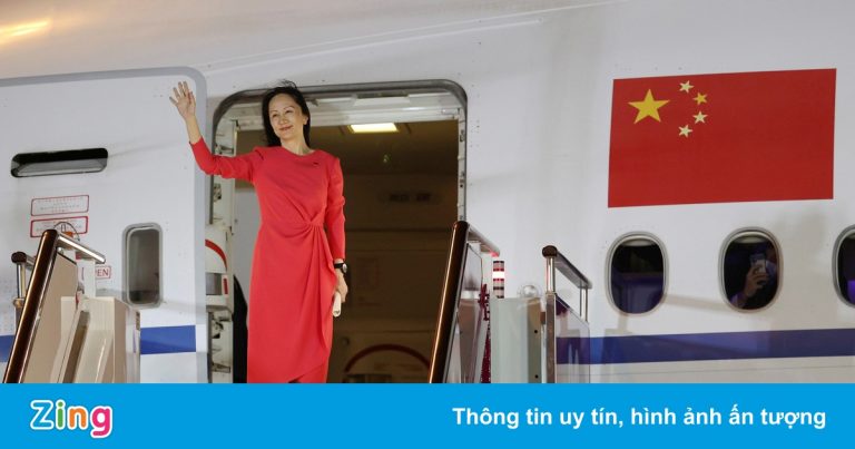 Bà Mạnh Vãn Châu được chào đón như người hùng khi trở lại làm việc