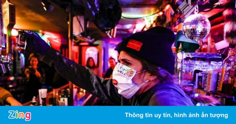 Nhà hàng, quán bar ở New York lao đao vì quy định tiêm chủng