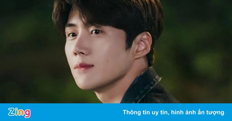 Kim Seon Ho bị làm mờ mặt trên truyền hình sau scandal tình ái