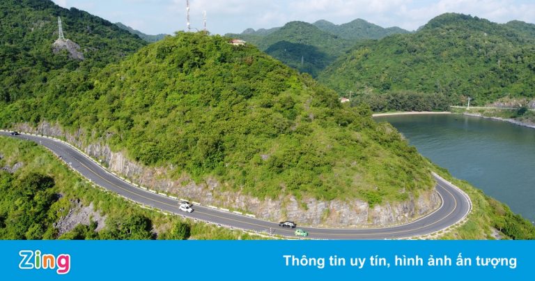 Vẻ đẹp của tuyến đường nghìn tỷ ở đảo Cát Bà Vẻ đẹp của tuyến đường nghìn tỷ ở đảo Cát Bà