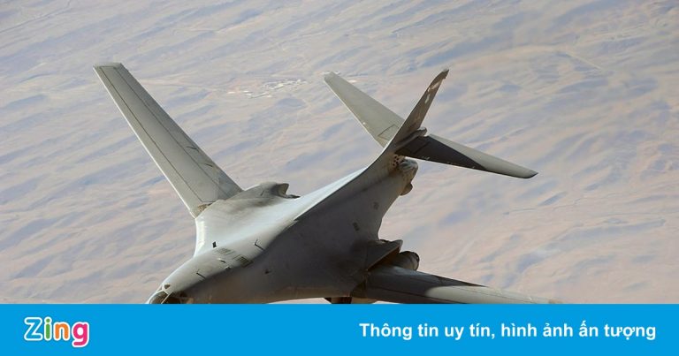 Su-30 Nga xuất kích ngăn chặn máy bay ném bom Mỹ trên Biển Đen