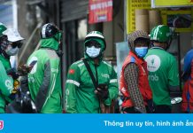 Shipper tại TP.HCM vẫn phải test nhanh 3 ngày/lần nếu muốn hoạt động