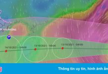 Bão Kompasu mạnh cấp 11 vào Biển Đông