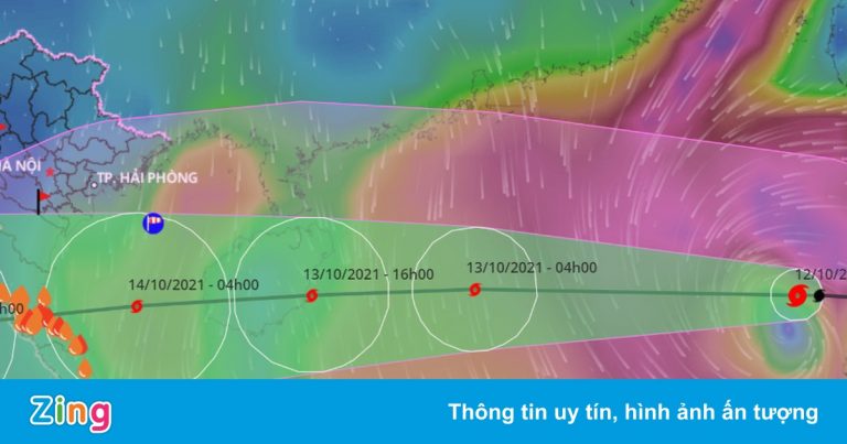 Bão Kompasu mạnh cấp 11 vào Biển Đông