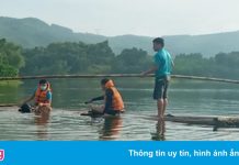 4 học sinh mất tích trên sông