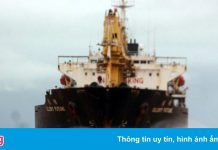 Lên phương án cứu hộ tàu hàng mắc cạn ở biển Quảng Trị