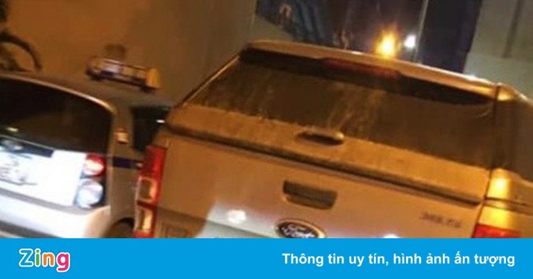 Tài xế ôtô bán tải lái xe bỏ chạy sau tai nạn