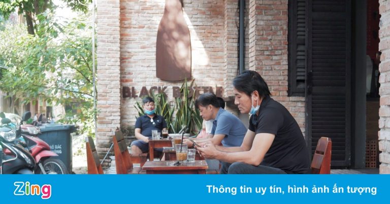 Người TP.HCM trải lòng sau khi quán ăn được mở trở lại