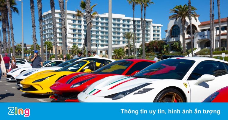 Triển lãm máy bay trực thăng và siêu xe hàng hiếm tại Mỹ