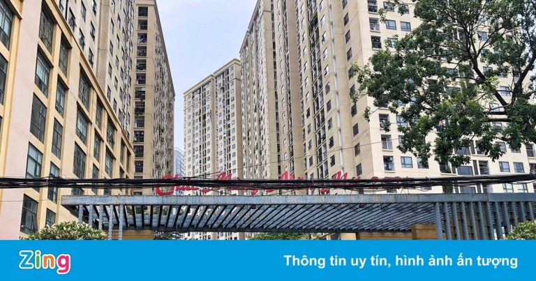 Tạm phong tỏa một tòa chung cư hơn 1.000 dân ở Hà Nội