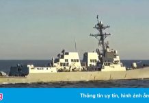 Tàu khu trục Nga truy đuổi chiến hạm Mỹ