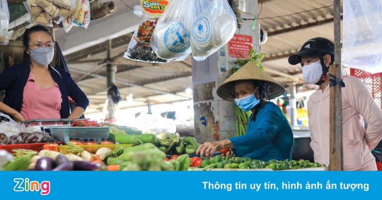 Tiểu thương TP.HCM mong chợ sớm mở cửa buôn bán