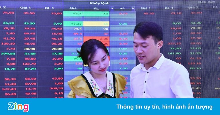 VN-Index lại tăng, lập đỉnh mới 1.438 điểm