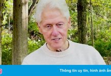 Ông Clinton đăng video sau khi xuất viện