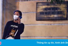 Khoảnh khắc gỡ phong tỏa Bệnh viện Việt Đức trong đêm