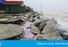 Sóng đánh vỡ kè biển Cửa Lò