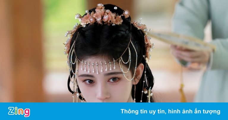 Cúc Tịnh Y cưỡi ngựa giả trên phim