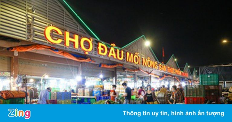 TP.HCM chỉ đạo xử lý điểm bán tự phát xung quanh 3 chợ đầu mối