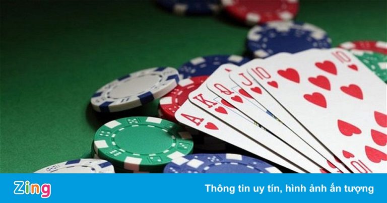 Khởi tố 7 bị can đánh bạc trong bãi đỗ xe ở Hà Nội