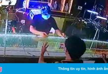 Vờ mua vàng rồi cướp 2 sợi dây chuyền