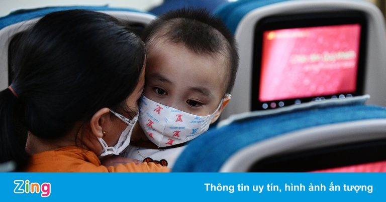 Bộ GTVT: Trẻ chưa tiêm vaccine, nhiều gia đình không thể đi máy bay