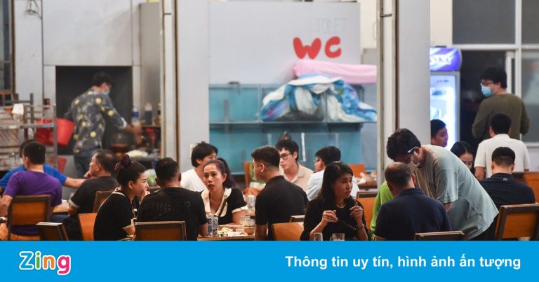 Quán nhậu tại TP Thủ Đức nhộn nhịp trong ngày đầu mở lại Quán nhậu tại TP Thủ Đức nhộn nhịp trong ngày đầu mở lại