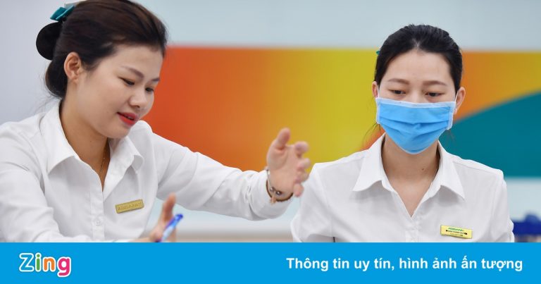 Ngân hàng tại TP.HCM đồng loạt mở cửa giao dịch trở lại